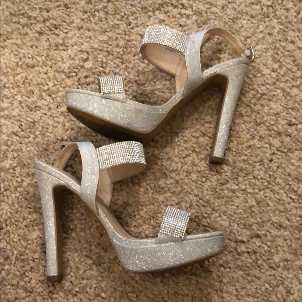 Silver heels 😍